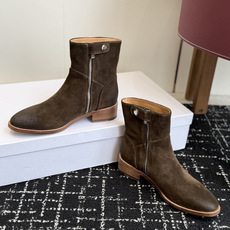 代购级短靴 Celine 赛琳 26ss秋冬新品 粗跟 短靴 塞琳这一季好看的款式真的是很多 比如这款军靴就很机车风 代购级短靴 Celine 赛琳 26ss秋冬新品 粗跟 短靴 塞琳这一季好看的款式真的是很多 比如这款军靴就很机车风