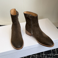 代购级短靴 Celine 赛琳 26ss秋冬新品 粗跟 短靴 塞琳这一季好看的款式真的是很多 比如这款军靴就很机车风 代购级短靴 Celine 赛琳 26ss秋冬新品 粗跟 短靴 塞琳这一季好看的款式真的是很多 比如这款军靴就很机车风