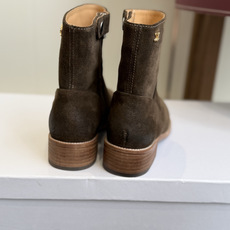 代购级短靴 Celine 赛琳 26ss秋冬新品 粗跟 短靴 塞琳这一季好看的款式真的是很多 比如这款军靴就很机车风 代购级短靴 Celine 赛琳 26ss秋冬新品 粗跟 短靴 塞琳这一季好看的款式真的是很多 比如这款军靴就很机车风