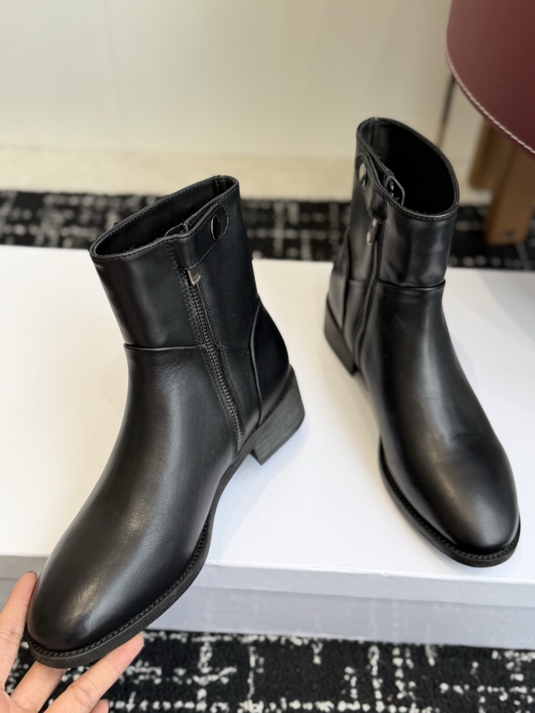 代购级短靴（黑皮） Celine 赛琳 26ss秋冬新品 粗跟 短靴 塞琳这一季好看的款式真的是很多 比如这款军靴就很机
