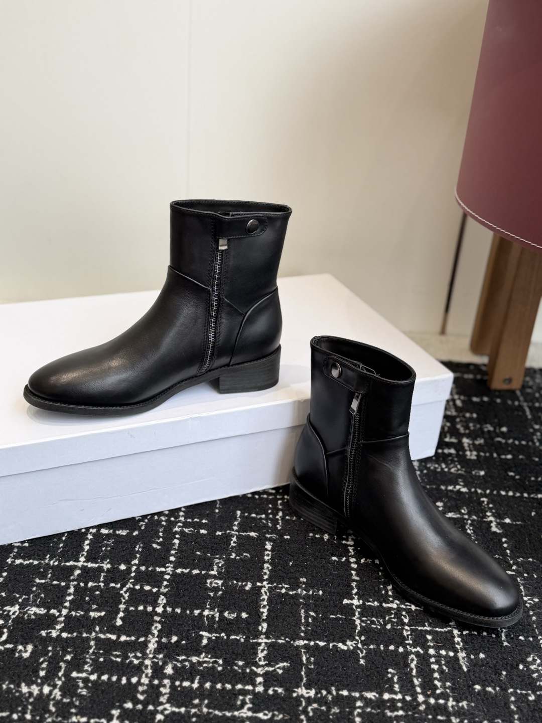 代购级短靴（黑皮） Celine 赛琳 26ss秋冬新品 粗跟 短靴 塞琳这一季好看的款式真的是很多 比如这款军靴就很机