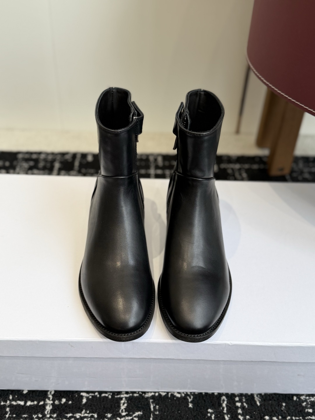 代购级短靴（黑皮） Celine 赛琳 26ss秋冬新品 粗跟 短靴 塞琳这一季好看的款式真的是很多 比如这款军靴就很机