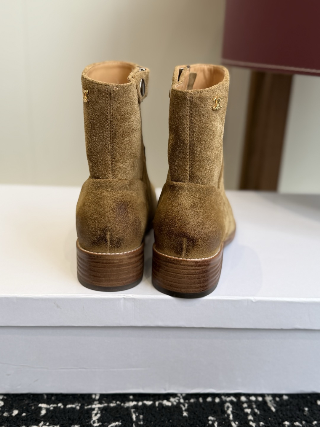 代购级短靴 Celine 赛琳 26ss秋冬新品 粗跟 短靴 塞琳这一季好看的款式真的是很多 比如这款军靴就很机车风 代购级短靴 Celine 赛琳 26ss秋冬新品 粗跟 短靴 塞琳这一季好看的款式真的是很多 比如这款军靴就很机车风