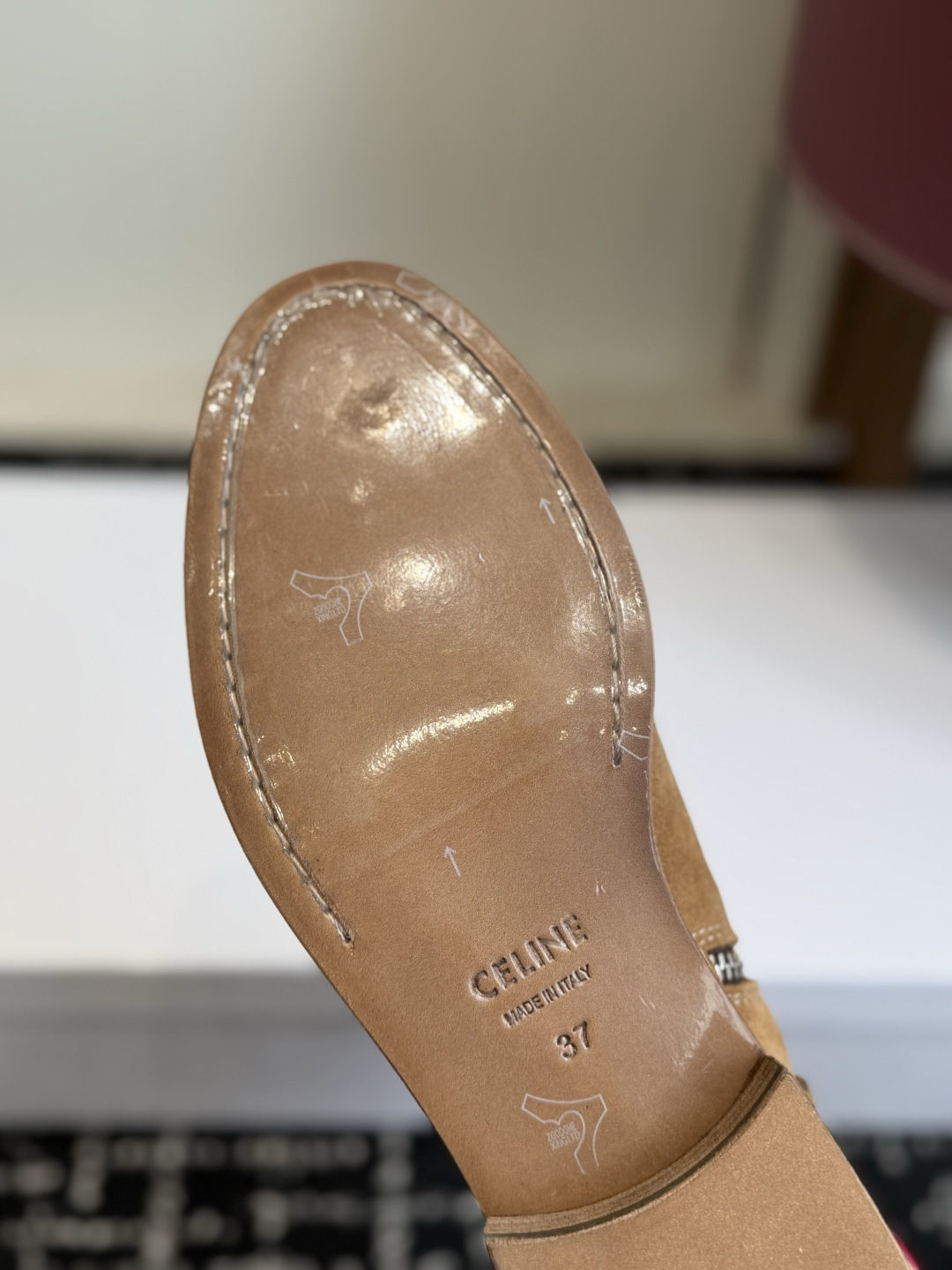 代购级短靴 Celine 赛琳 26ss秋冬新品 粗跟 短靴 塞琳这一季好看的款式真的是很多 比如这款军靴就很机车风  