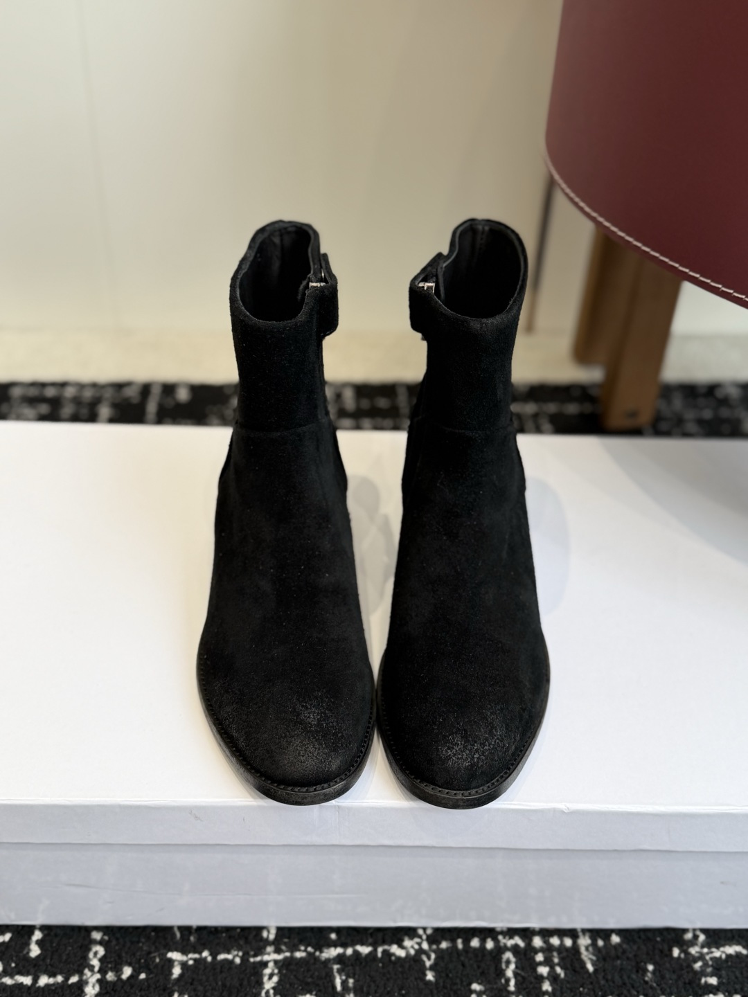代购级短靴 Celine 赛琳 26ss秋冬新品 粗跟 短靴 塞琳这一季好看的款式真的是很多 比如这款军靴就很机车风  
