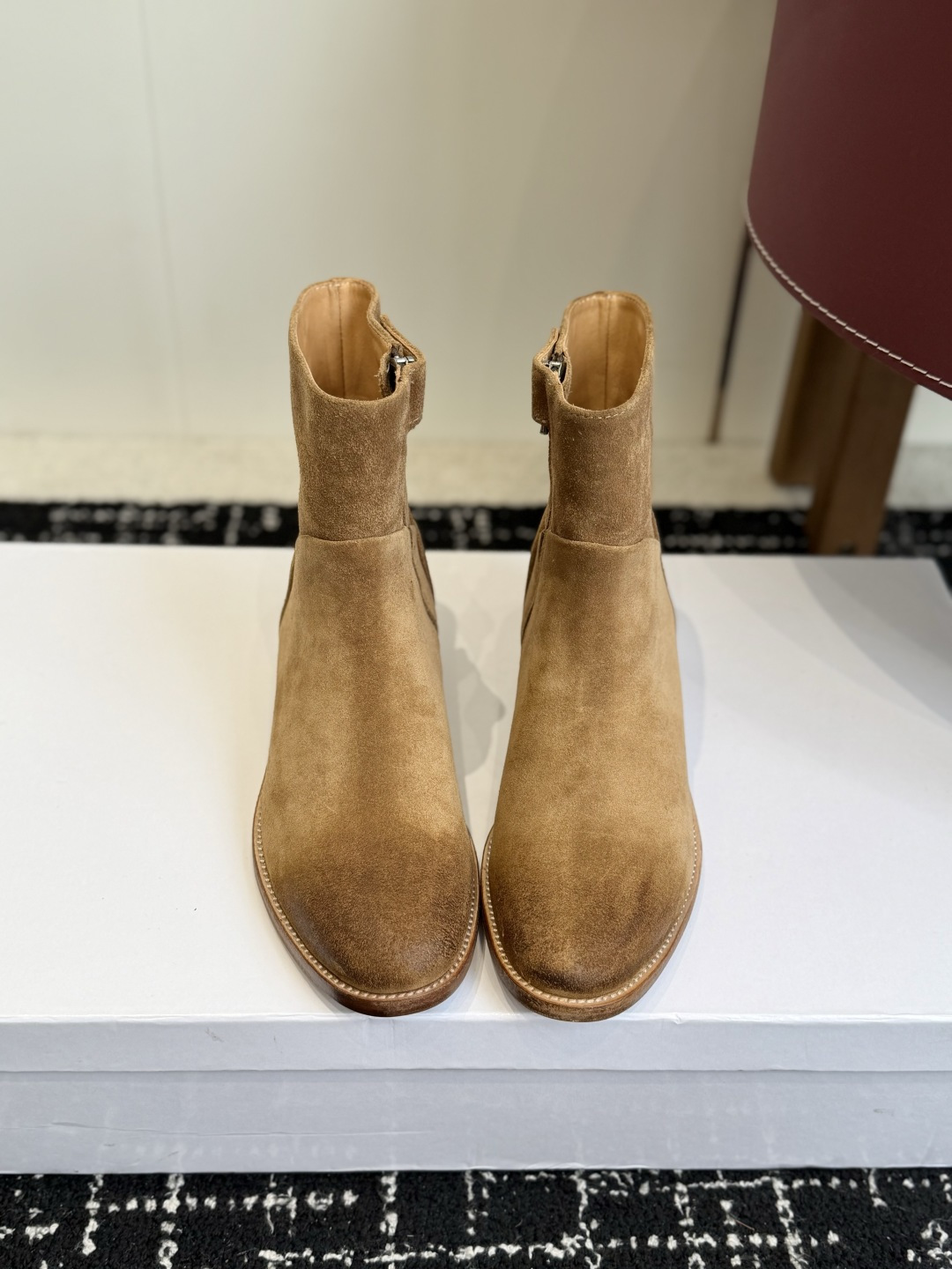 代购级短靴 Celine 赛琳 26ss秋冬新品 粗跟 短靴 塞琳这一季好看的款式真的是很多 比如这款军靴就很机车风  