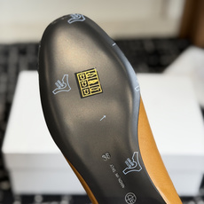 东莞代购级 The Row 26ss 新款 乐福鞋 单鞋 第一眼看到这个鞋子就爱上了,带点复古味随意搭配都好看! 各大网 东莞代购级 The Row 26ss 新款 乐福鞋 单鞋 第一眼看到这个鞋子就爱上了,带点复古味随意搭配都好看! 各大网