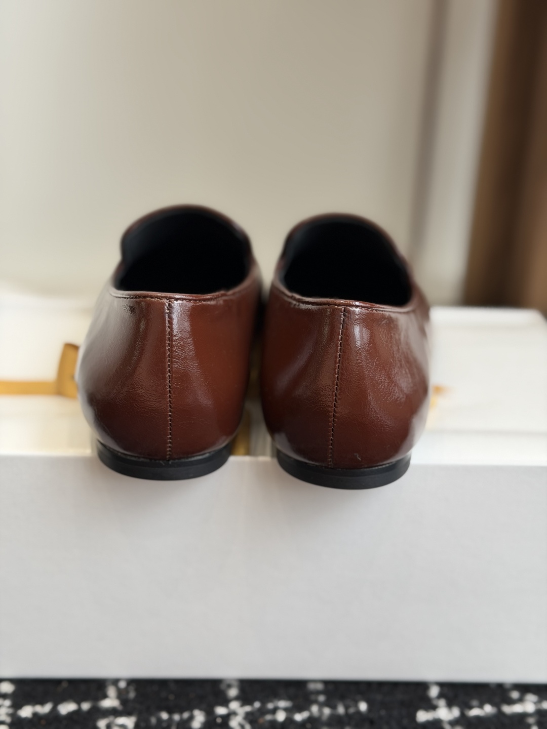东莞代购级 The Row 26ss 新款 乐福鞋 单鞋 第一眼看到这个鞋子就爱上了，带点复古味随意搭配都好看！ 各大网