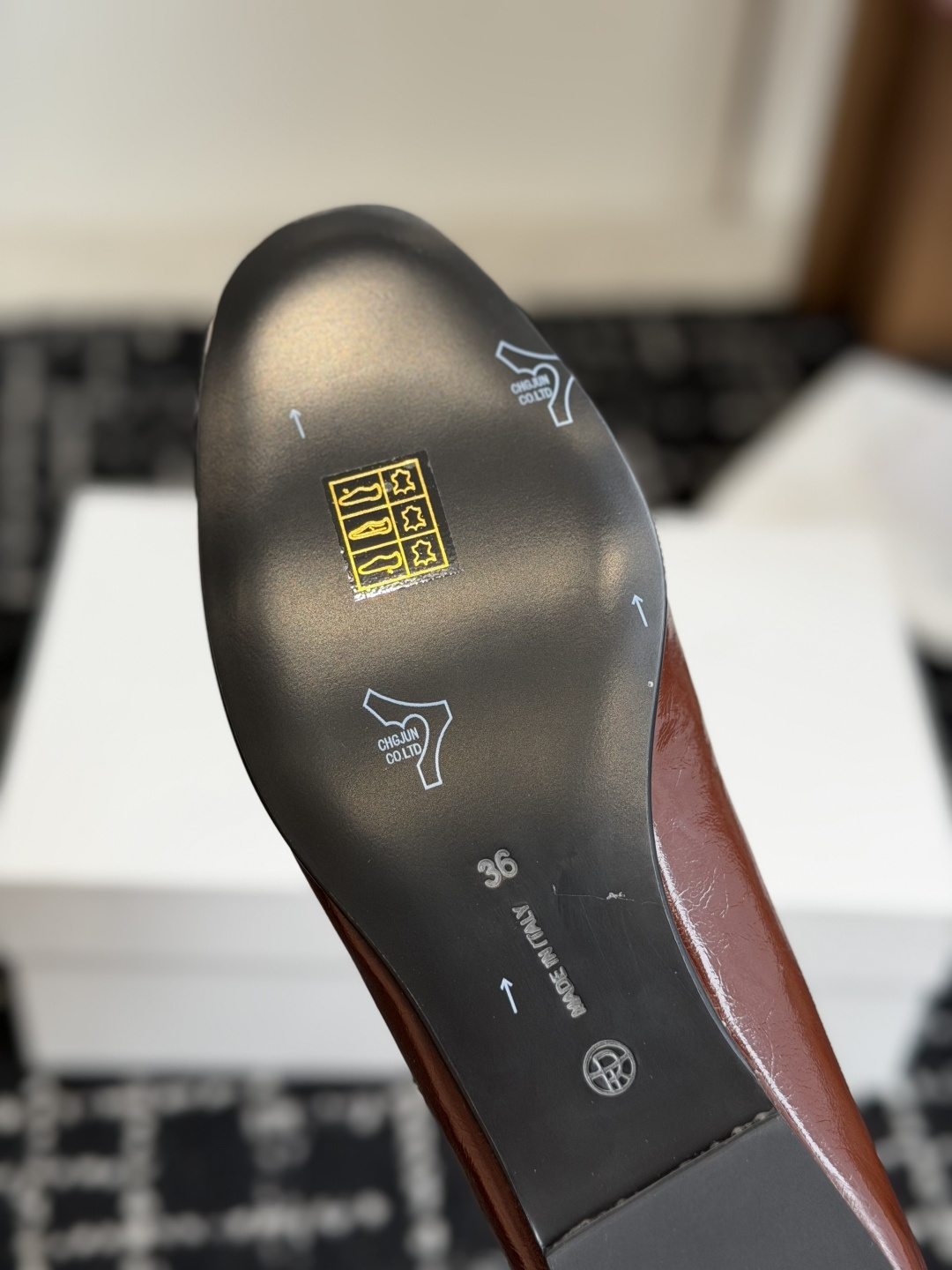 东莞代购级 The Row 26ss 新款 乐福鞋 单鞋 第一眼看到这个鞋子就爱上了，带点复古味随意搭配都好看！ 各大网