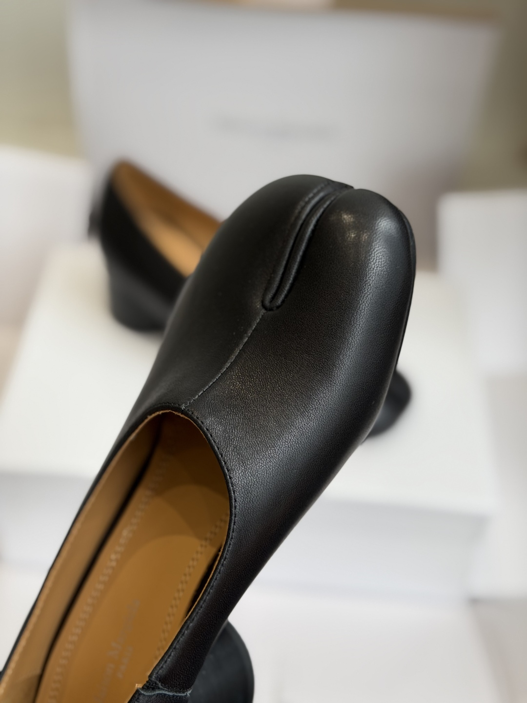 东莞代购级(官网同步✈️盒包装) Maison Margiela 马吉拉 26ss 粗跟分趾鞋 Tabi分趾鞋 芭蕾舞鞋 东莞代购级(官网同步✈️盒包装) Maison Margiela 马吉拉 26ss 粗跟分趾鞋 Tabi分趾鞋 芭蕾舞鞋