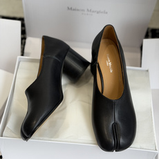 东莞代购级(官网同步✈️盒包装) Maison Margiela 马吉拉 26ss 粗跟分趾鞋 Tabi分趾鞋 芭蕾舞鞋 东莞代购级(官网同步✈️盒包装) Maison Margiela 马吉拉 26ss 粗跟分趾鞋 Tabi分趾鞋 芭蕾舞鞋