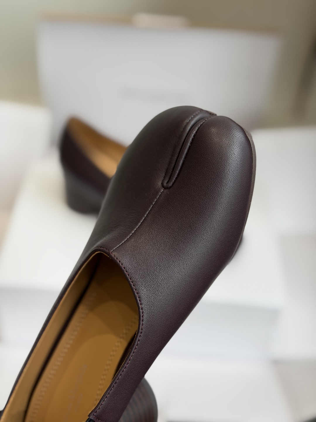东莞代购级(官网同步✈️盒包装) Maison Margiela 马吉拉 26ss 粗跟分趾鞋 Tabi分趾鞋 芭蕾舞鞋 东莞代购级(官网同步✈️盒包装) Maison Margiela 马吉拉 26ss 粗跟分趾鞋 Tabi分趾鞋 芭蕾舞鞋