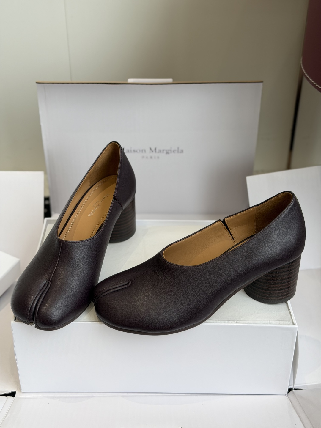 东莞代购级(官网同步✈️盒包装) Maison Margiela 马吉拉 26ss 粗跟分趾鞋 Tabi分趾鞋 芭蕾舞鞋 东莞代购级(官网同步✈️盒包装) Maison Margiela 马吉拉 26ss 粗跟分趾鞋 Tabi分趾鞋 芭蕾舞鞋