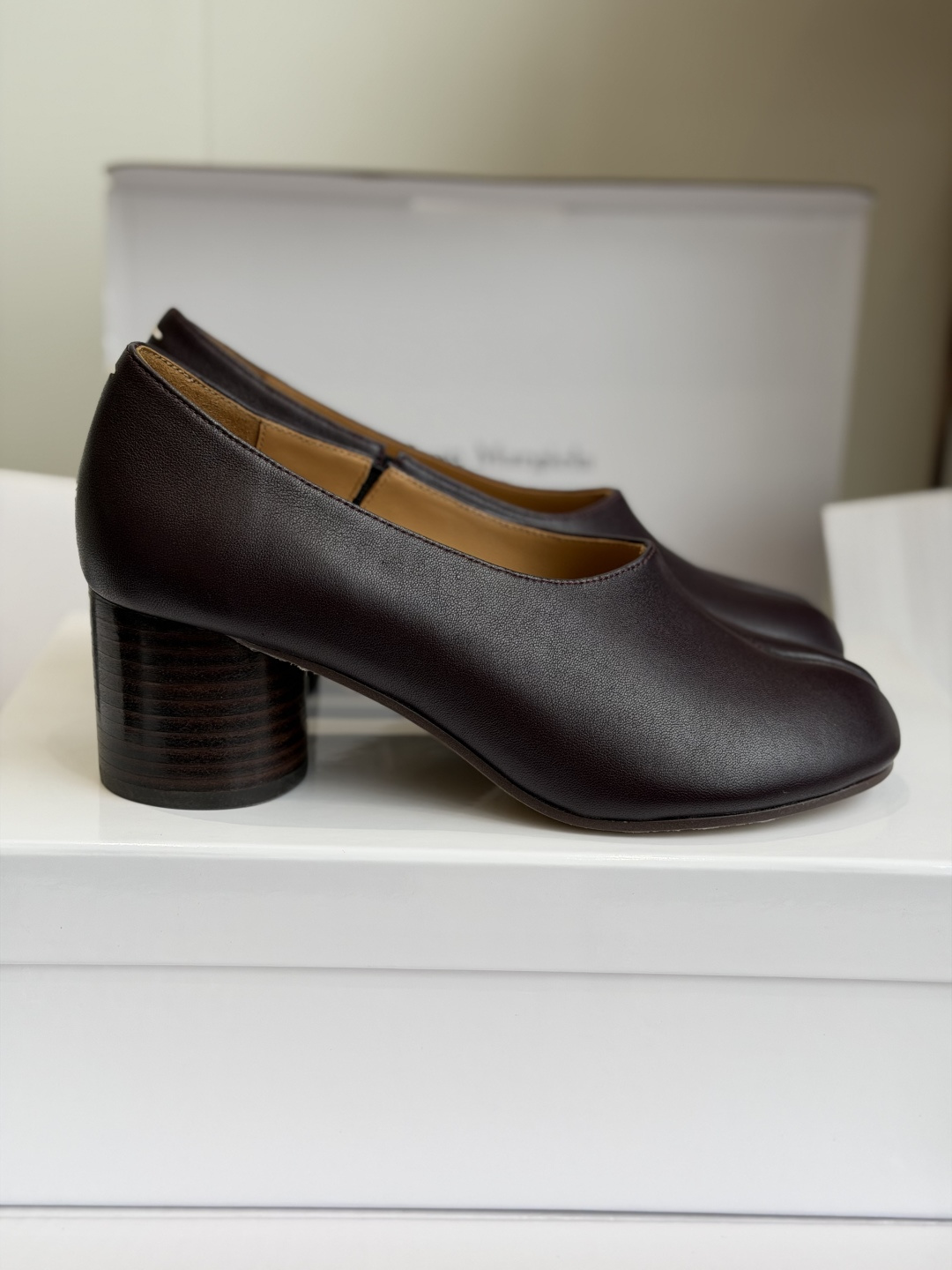 东莞代购级(官网同步✈️盒包装) Maison Margiela 马吉拉 26ss 粗跟分趾鞋 Tabi分趾鞋 芭蕾舞鞋 东莞代购级(官网同步✈️盒包装) Maison Margiela 马吉拉 26ss 粗跟分趾鞋 Tabi分趾鞋 芭蕾舞鞋