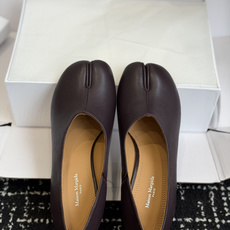 东莞代购级(官网同步✈️盒包装) Maison Margiela 马吉拉 26ss 粗跟分趾鞋 Tabi分趾鞋 芭蕾舞鞋 东莞代购级(官网同步✈️盒包装) Maison Margiela 马吉拉 26ss 粗跟分趾鞋 Tabi分趾鞋 芭蕾舞鞋