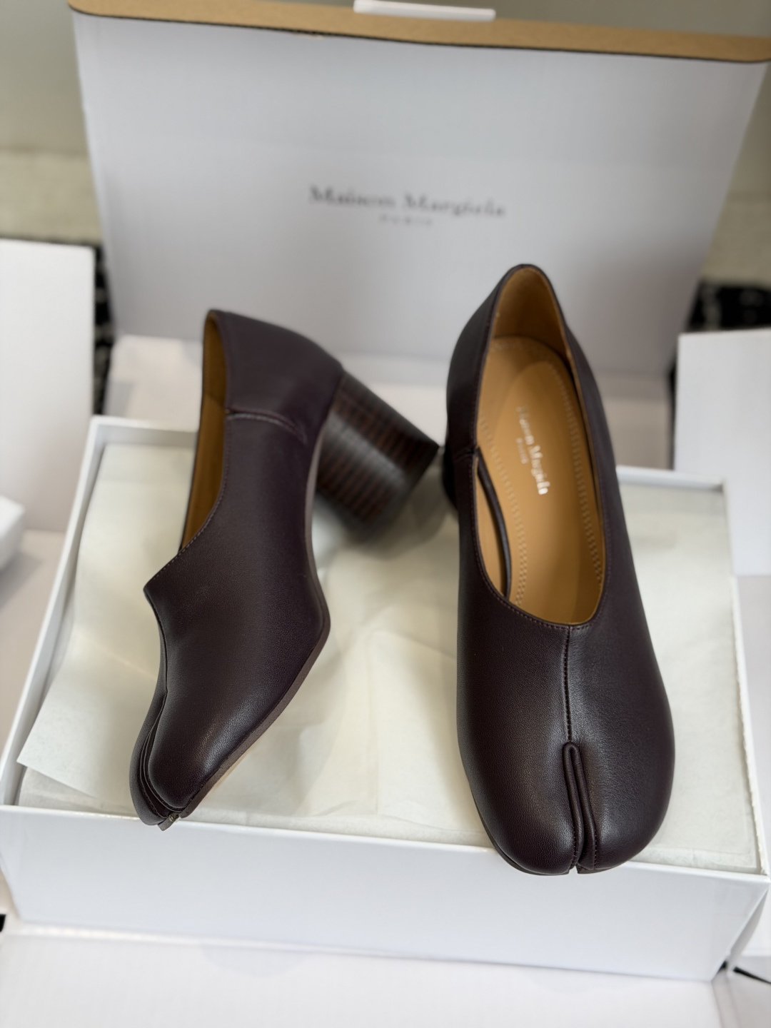 东莞代购级(官网同步✈️盒包装) Maison Margiela 马吉拉 26ss 粗跟分趾鞋 Tabi分趾鞋 芭蕾舞鞋 东莞代购级(官网同步✈️盒包装) Maison Margiela 马吉拉 26ss 粗跟分趾鞋 Tabi分趾鞋 芭蕾舞鞋