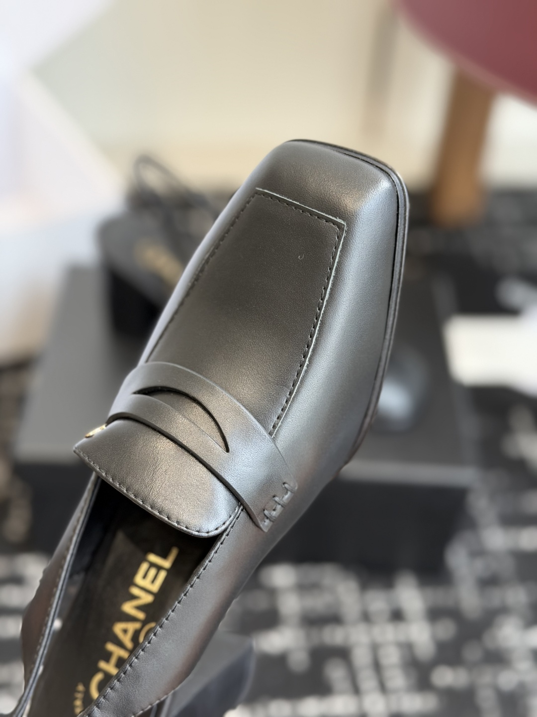 代购级 Chanel26SS早春新款方头 纯色 高跟凉鞋 经典方头鞋型自带复古高级感，简单设计瞬间点亮整体造型，把香奈儿