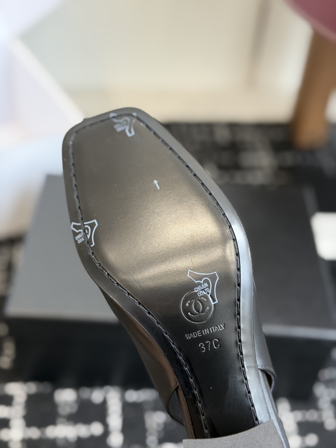 代购级 Chanel26SS早春新款方头 纯色 高跟凉鞋 经典方头鞋型自带复古高级感，简单设计瞬间点亮整体造型，把香奈儿