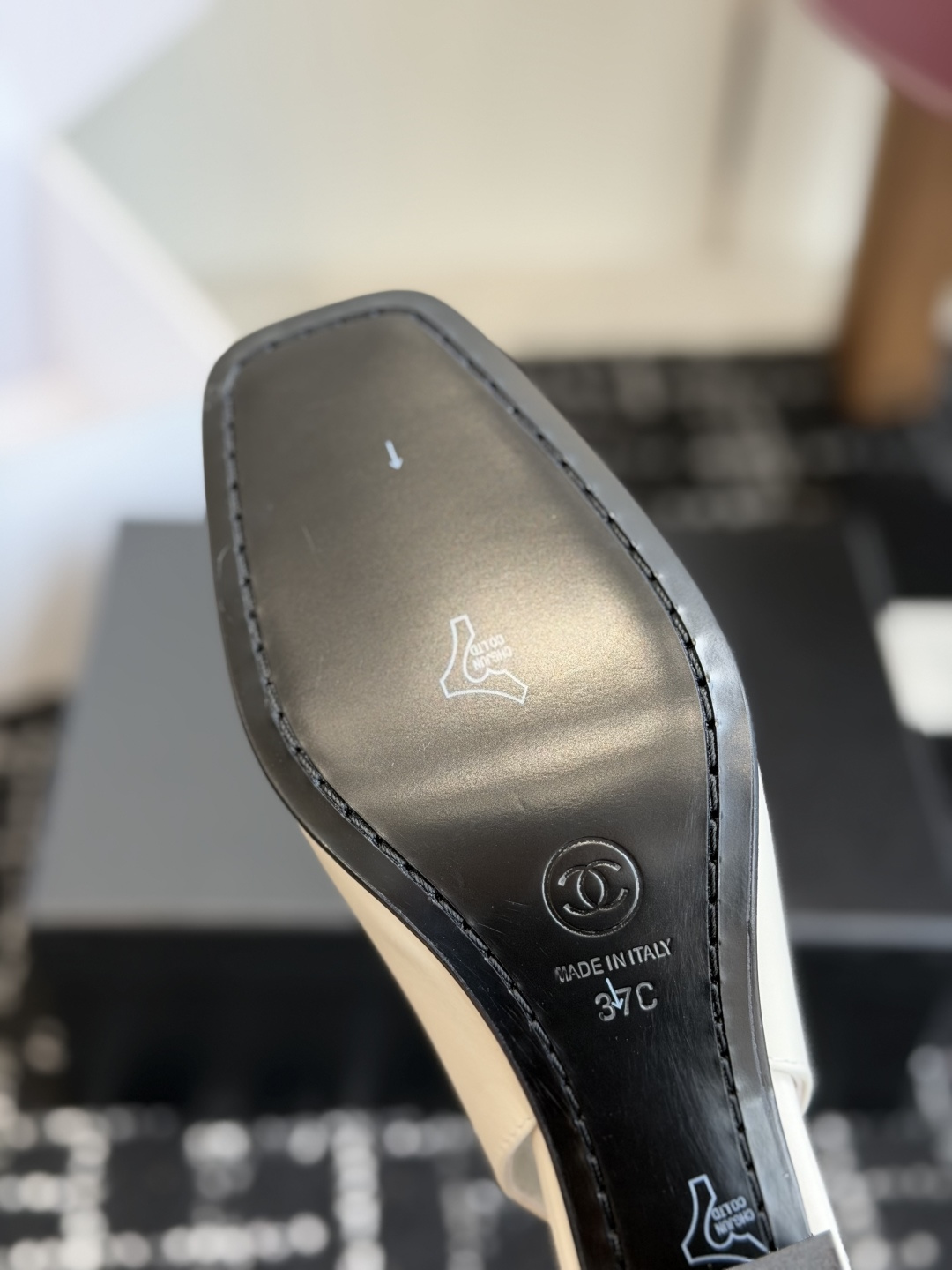 代购级 Chanel26SS早春新款方头 纯色 高跟凉鞋 经典方头鞋型自带复古高级感，简单设计瞬间点亮整体造型，把香奈儿