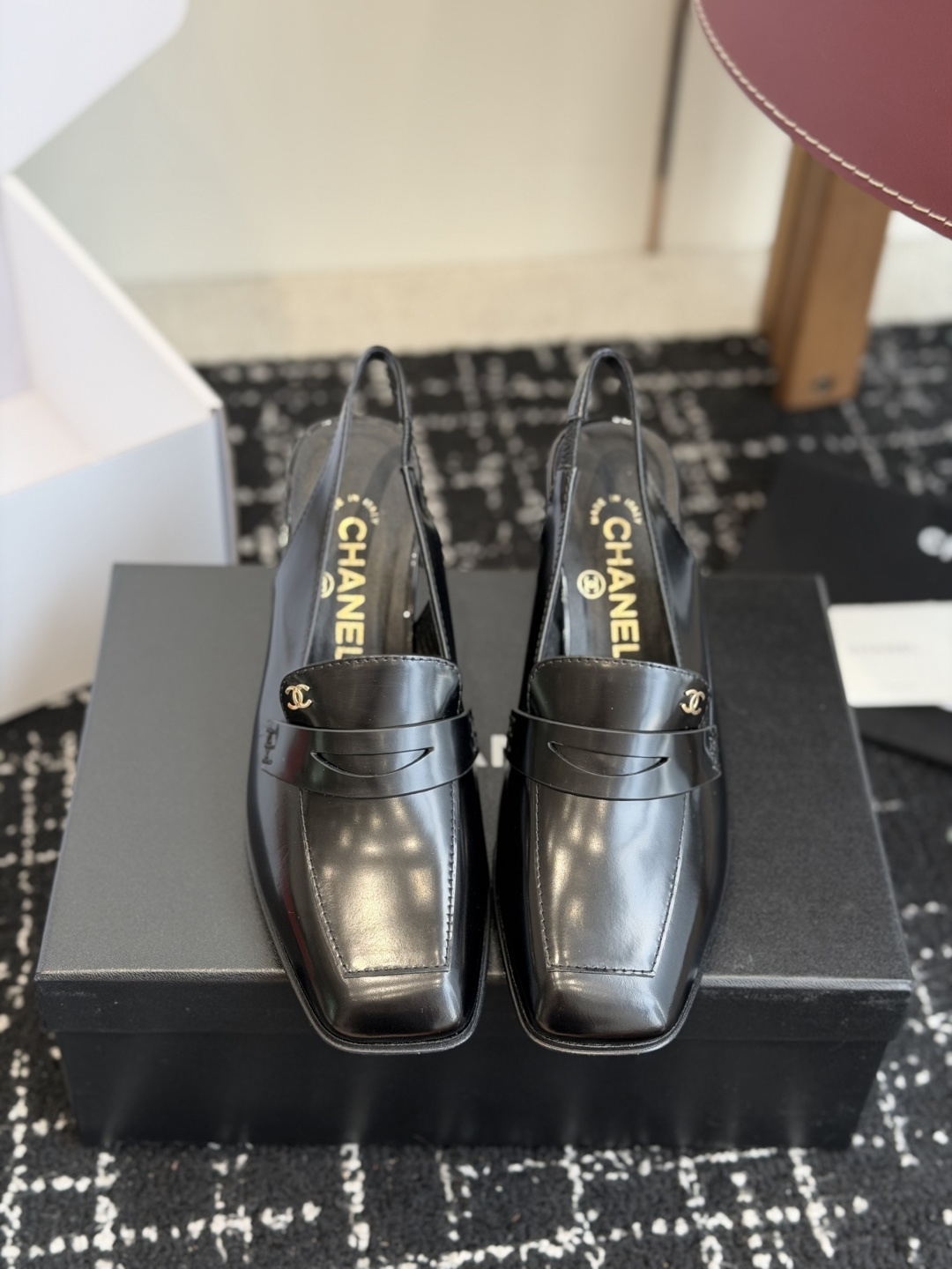 代购级 Chanel26SS早春新款方头 纯色 高跟凉鞋 经典方头鞋型自带复古高级感，简单设计瞬间点亮整体造型，把香奈儿