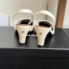 代购级 CHANEL小香 26ss 早春新款 后空大方头高跟凉鞋,复古法式优雅感,高级感十足 香奶奶后空玛丽珍凉鞋,最 代购级 CHANEL小香 26ss 早春新款 后空大方头高跟凉鞋,复古法式优雅感,高级感十足 香奶奶后空玛丽珍凉鞋,最