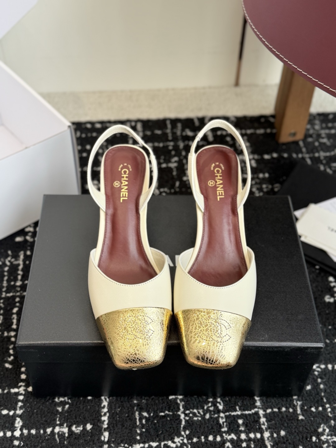 代购级 CHANEL小香 26ss 早春新款 后空大方头高跟凉鞋，复古法式优雅感，高级感十足  香奶奶后空玛丽珍凉鞋，最