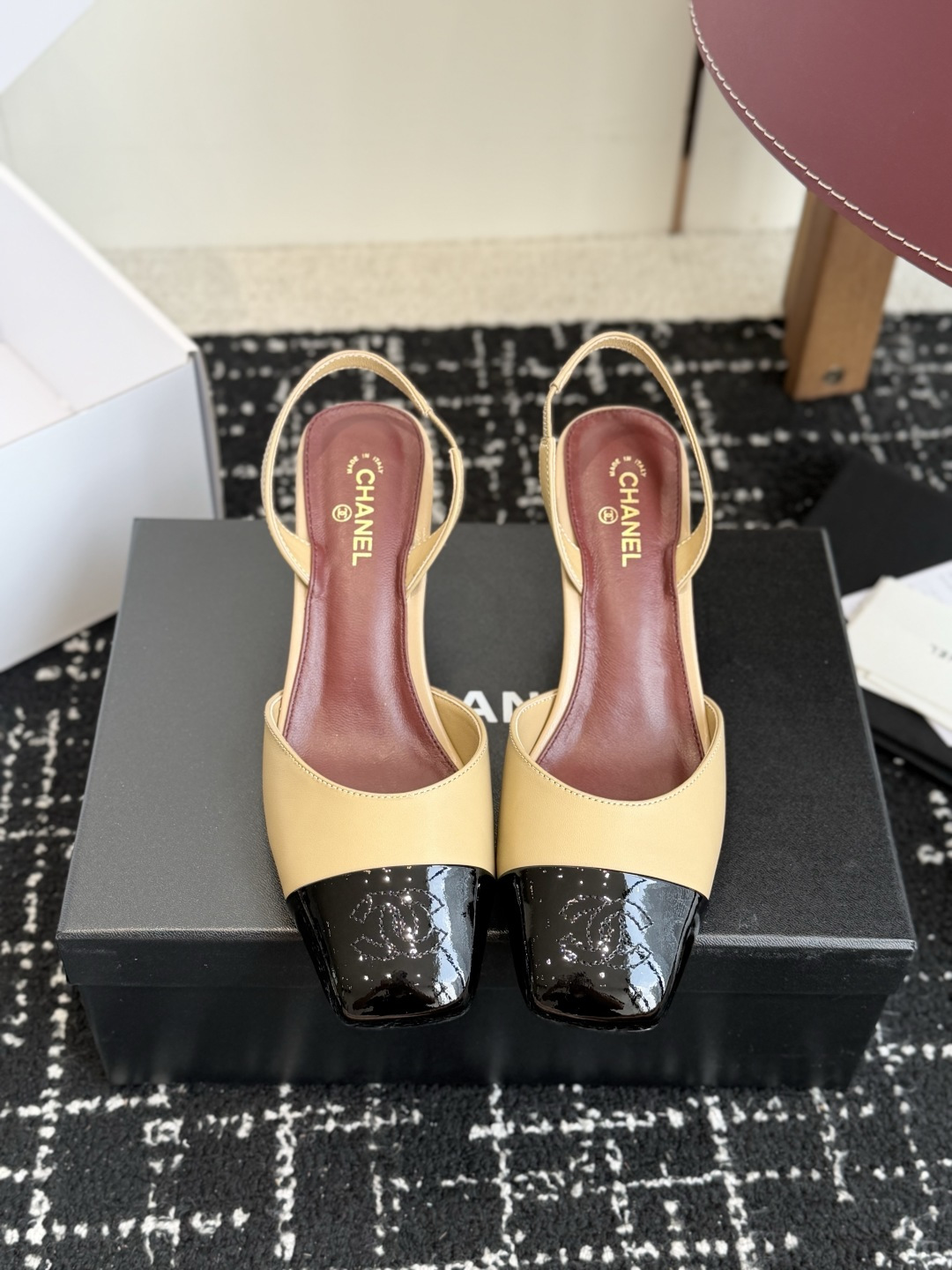代购级 CHANEL小香 26ss 早春新款 后空大方头高跟凉鞋，复古法式优雅感，高级感十足  香奶奶后空玛丽珍凉鞋，最