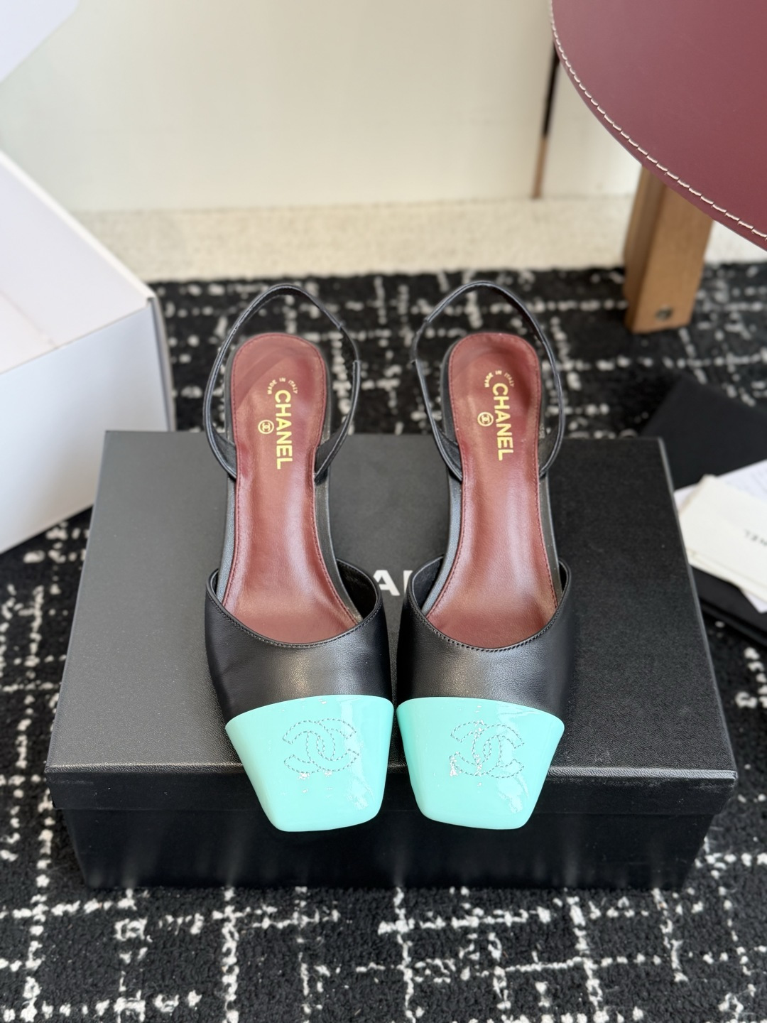 代购级 CHANEL小香 26ss 早春新款 后空大方头高跟凉鞋，复古法式优雅感，高级感十足  香奶奶后空玛丽珍凉鞋，最