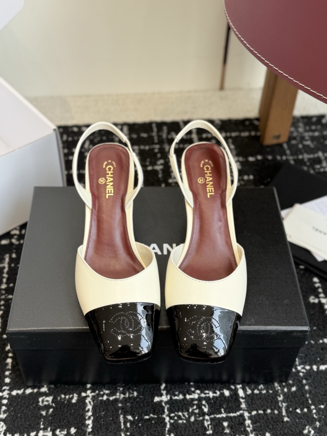 代购级 CHANEL小香 26ss 早春新款 后空大方头高跟凉鞋，复古法式优雅感，高级感十足  香奶奶后空玛丽珍凉鞋，最