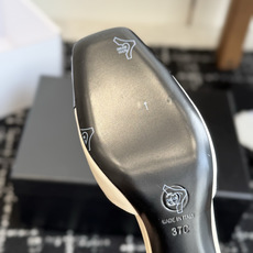 代购级 CHANEL小香 26ss 早春新款 后空大方头高跟凉鞋,复古法式优雅感,高级感十足 香奶奶后空玛丽珍凉鞋,最 代购级 CHANEL小香 26ss 早春新款 后空大方头高跟凉鞋,复古法式优雅感,高级感十足 香奶奶后空玛丽珍凉鞋,最
