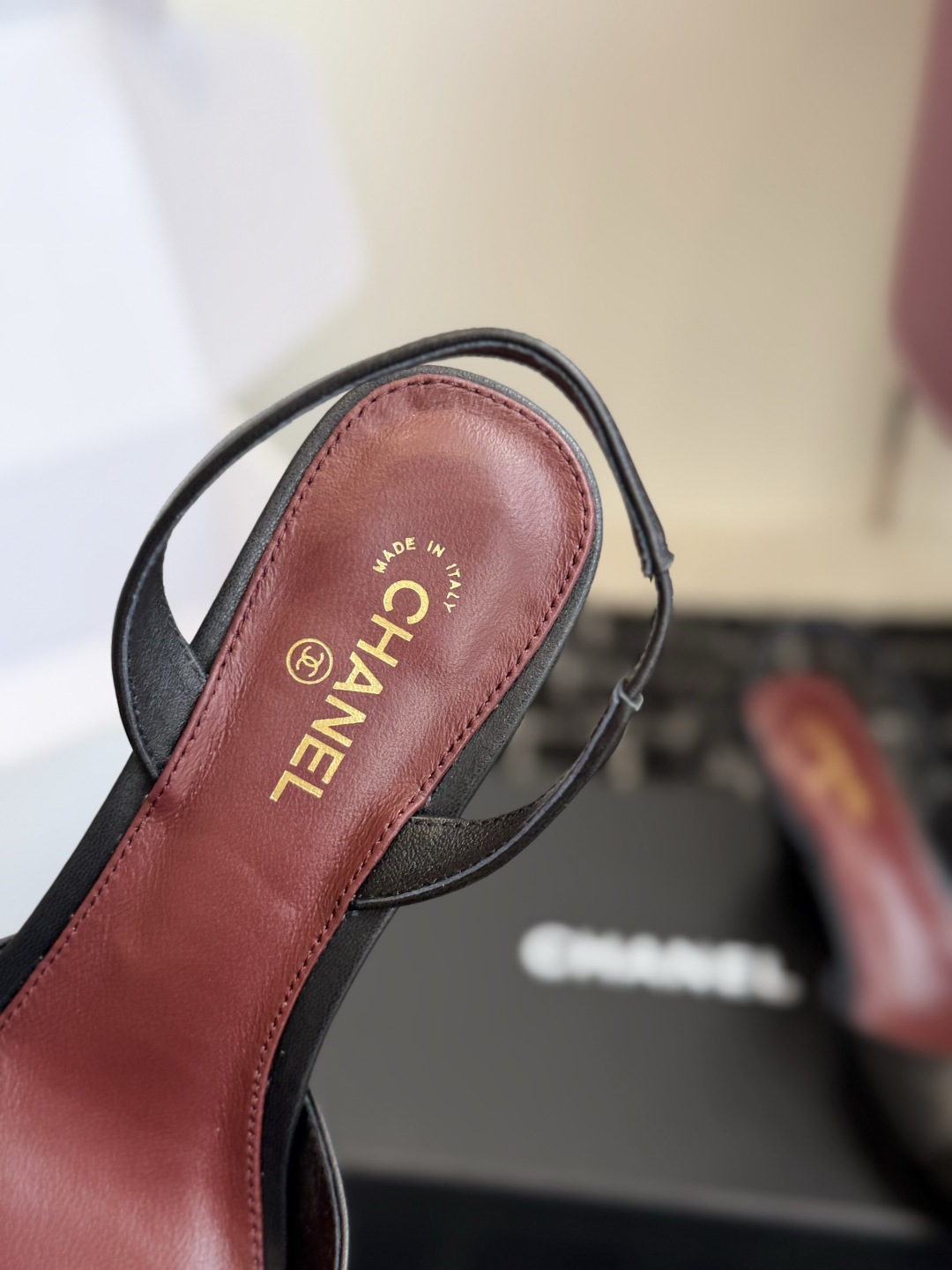 代购级 CHANEL小香 26ss 早春新款 后空大方头高跟凉鞋,复古法式优雅感,高级感十足 香奶奶后空玛丽珍凉鞋,最 代购级 CHANEL小香 26ss 早春新款 后空大方头高跟凉鞋,复古法式优雅感,高级感十足 香奶奶后空玛丽珍凉鞋,最