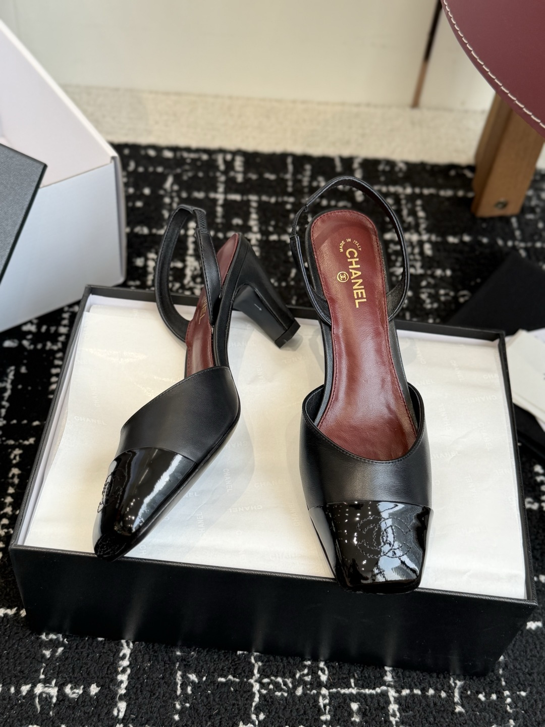 代购级 CHANEL小香 26ss 早春新款 后空大方头高跟凉鞋,复古法式优雅感,高级感十足 香奶奶后空玛丽珍凉鞋,最 代购级 CHANEL小香 26ss 早春新款 后空大方头高跟凉鞋,复古法式优雅感,高级感十足 香奶奶后空玛丽珍凉鞋,最