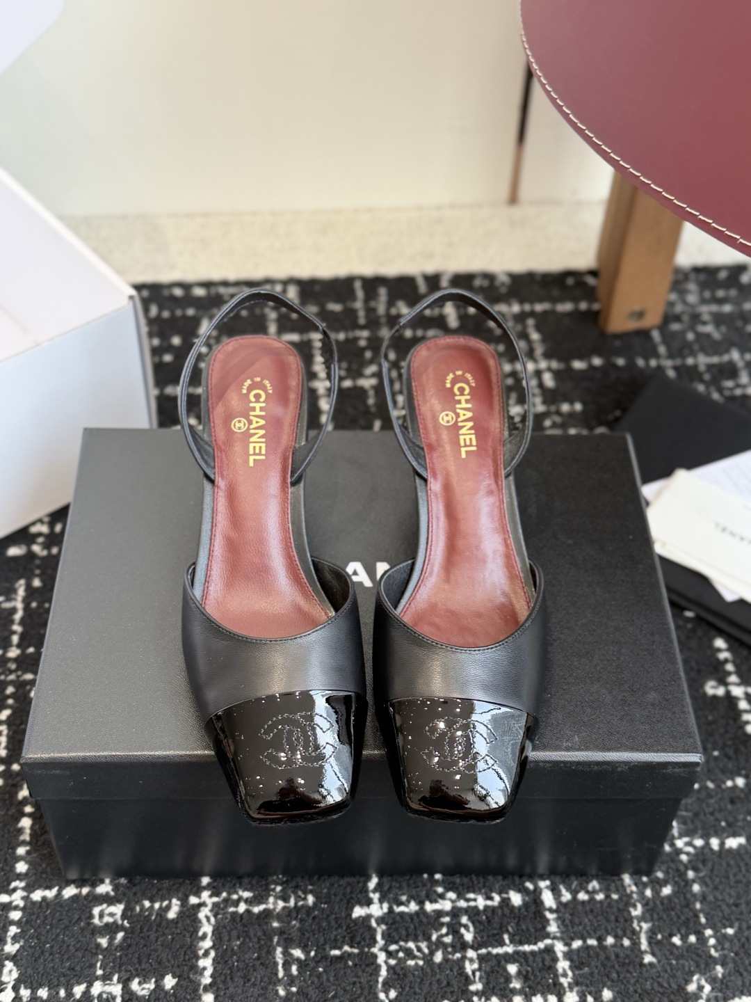 代购级 CHANEL小香 26ss 早春新款 后空大方头高跟凉鞋，复古法式优雅感，高级感十足  香奶奶后空玛丽珍凉鞋，最