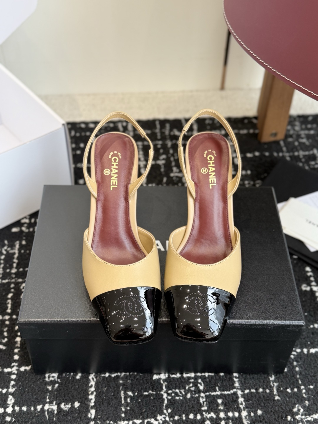 代购级 CHANEL小香 26ss 早春新款 后空大方头高跟凉鞋，复古法式优雅感，高级感十足  香奶奶后空玛丽珍凉鞋，最