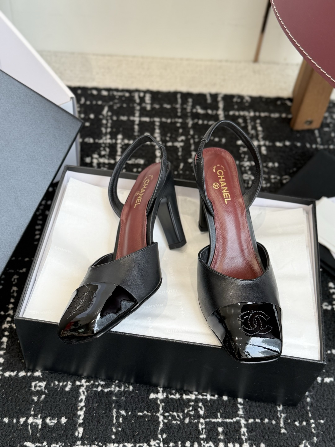 代购级 CHANEL小香 26ss 早春新款 后空大方头高跟凉鞋,复古法式优雅感,高级感十足 香奶奶后空玛丽珍凉鞋,最 代购级 CHANEL小香 26ss 早春新款 后空大方头高跟凉鞋,复古法式优雅感,高级感十足 香奶奶后空玛丽珍凉鞋,最