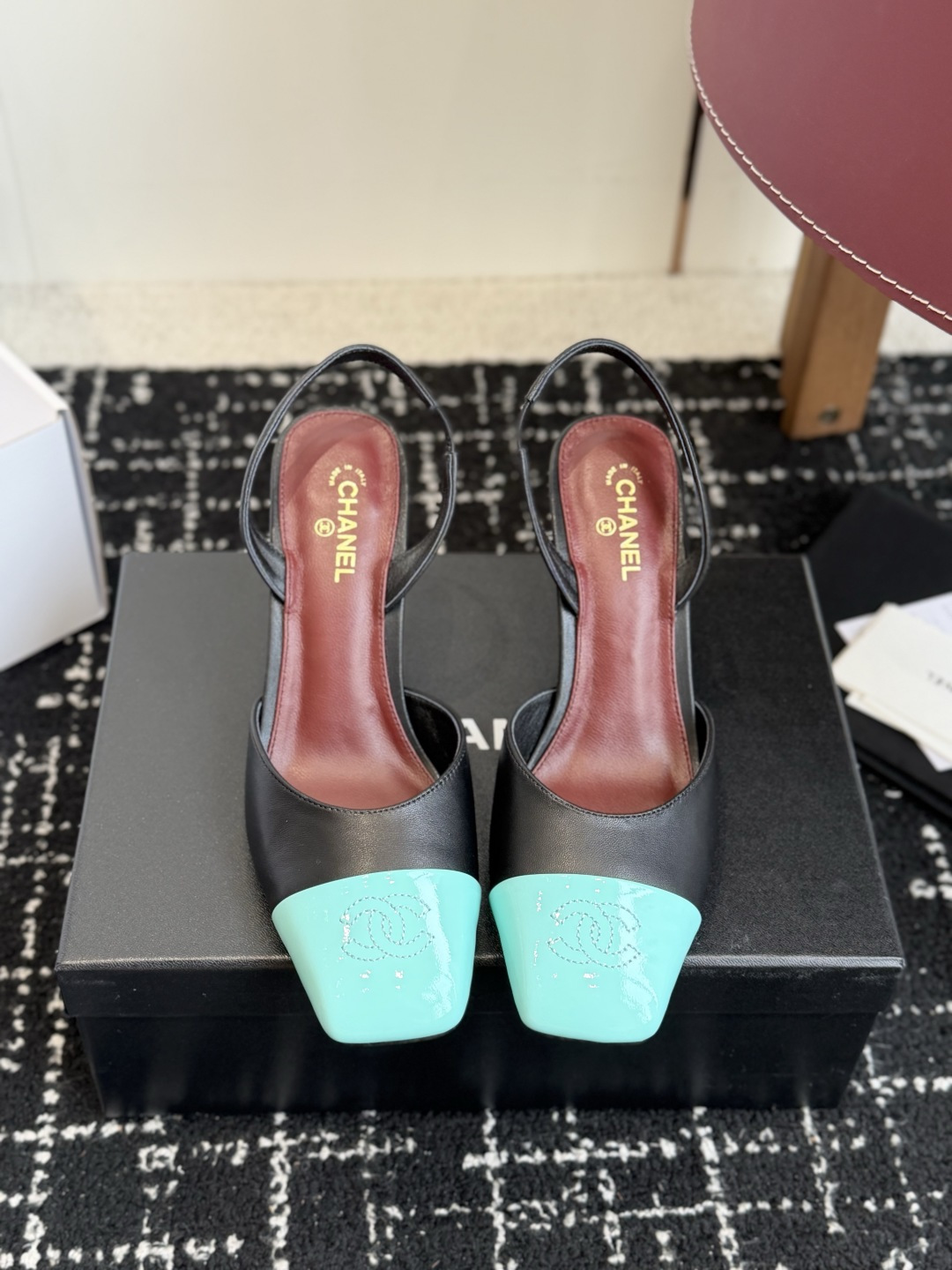 代购级 CHANEL小香 26ss 早春新款 后空大方头高跟凉鞋，复古法式优雅感，高级感十足  香奶奶后空玛丽珍凉鞋，最