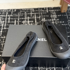 代购级 Chanel香奈儿26ss 单鞋 弹力后跟设计 这款经典设计 鞋面简洁的风格,多元化混搭非常好看百搭,休闲,时尚 代购级 Chanel香奈儿26ss 单鞋 弹力后跟设计 这款经典设计 鞋面简洁的风格,多元化混搭非常好看百搭,休闲,时尚