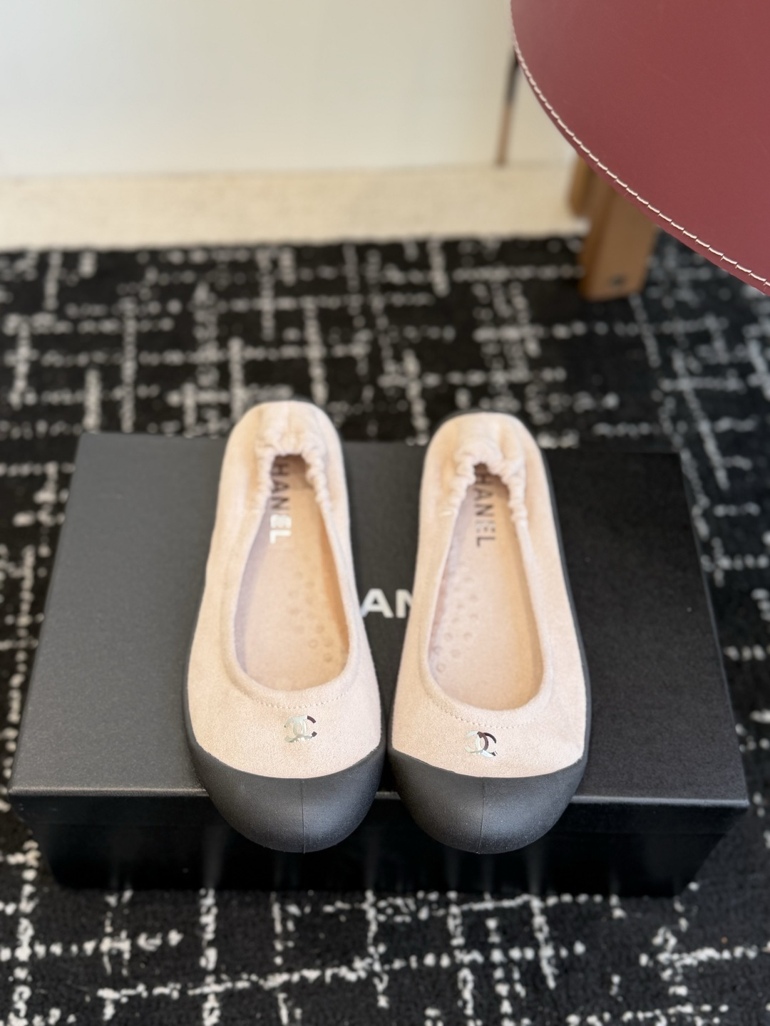 代购级 Chanel香奈儿26ss 单鞋 弹力后跟设计 这款经典设计 鞋面简洁的风格，多元化混搭非常好看百搭，休闲，时尚