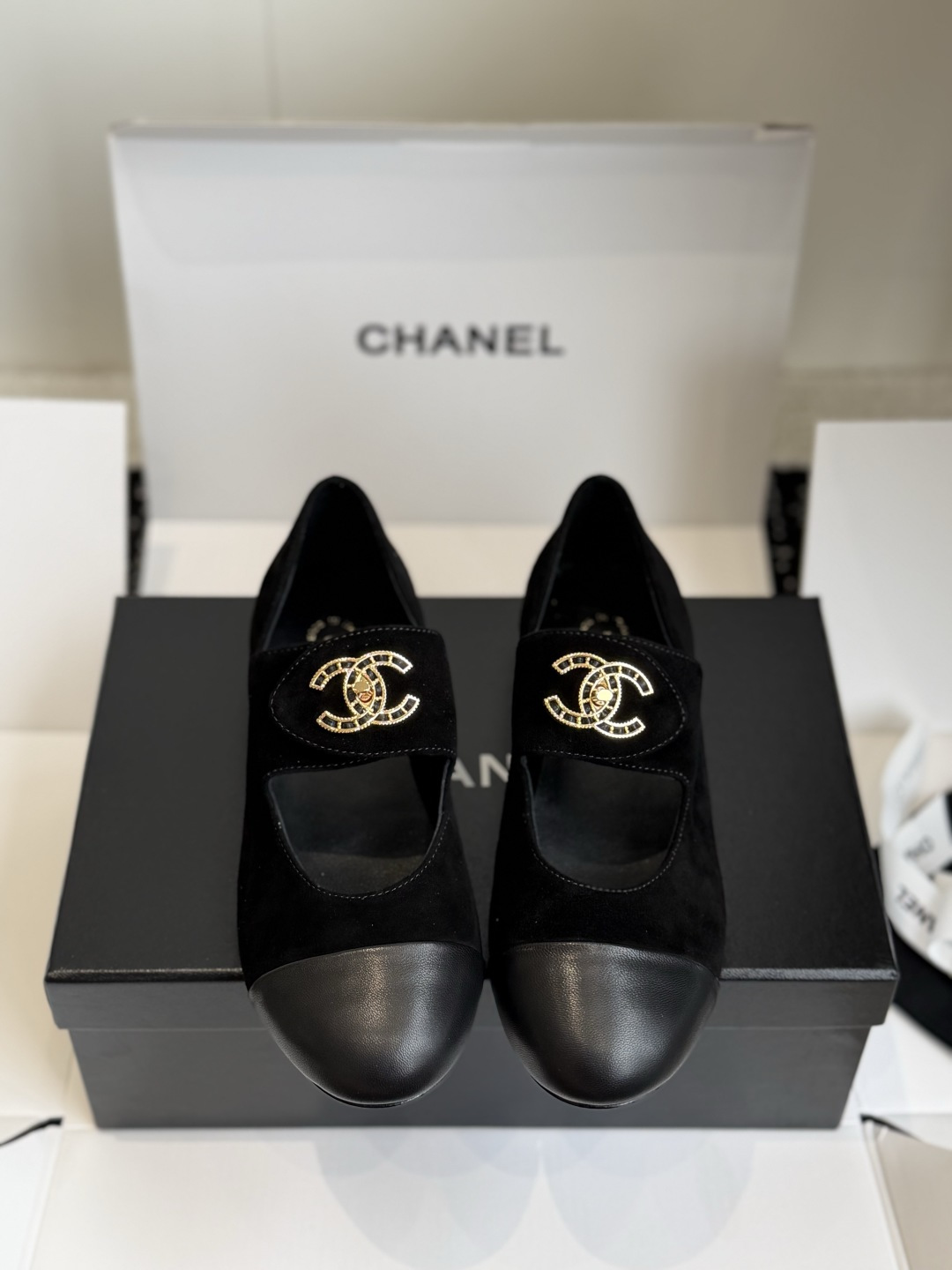 东莞代购级 CHANEL 香奈儿 26ss 圆头 金属扣玛丽珍 单鞋  第一眼看上就被种草了根据天气变化自由穿搭！套上袜