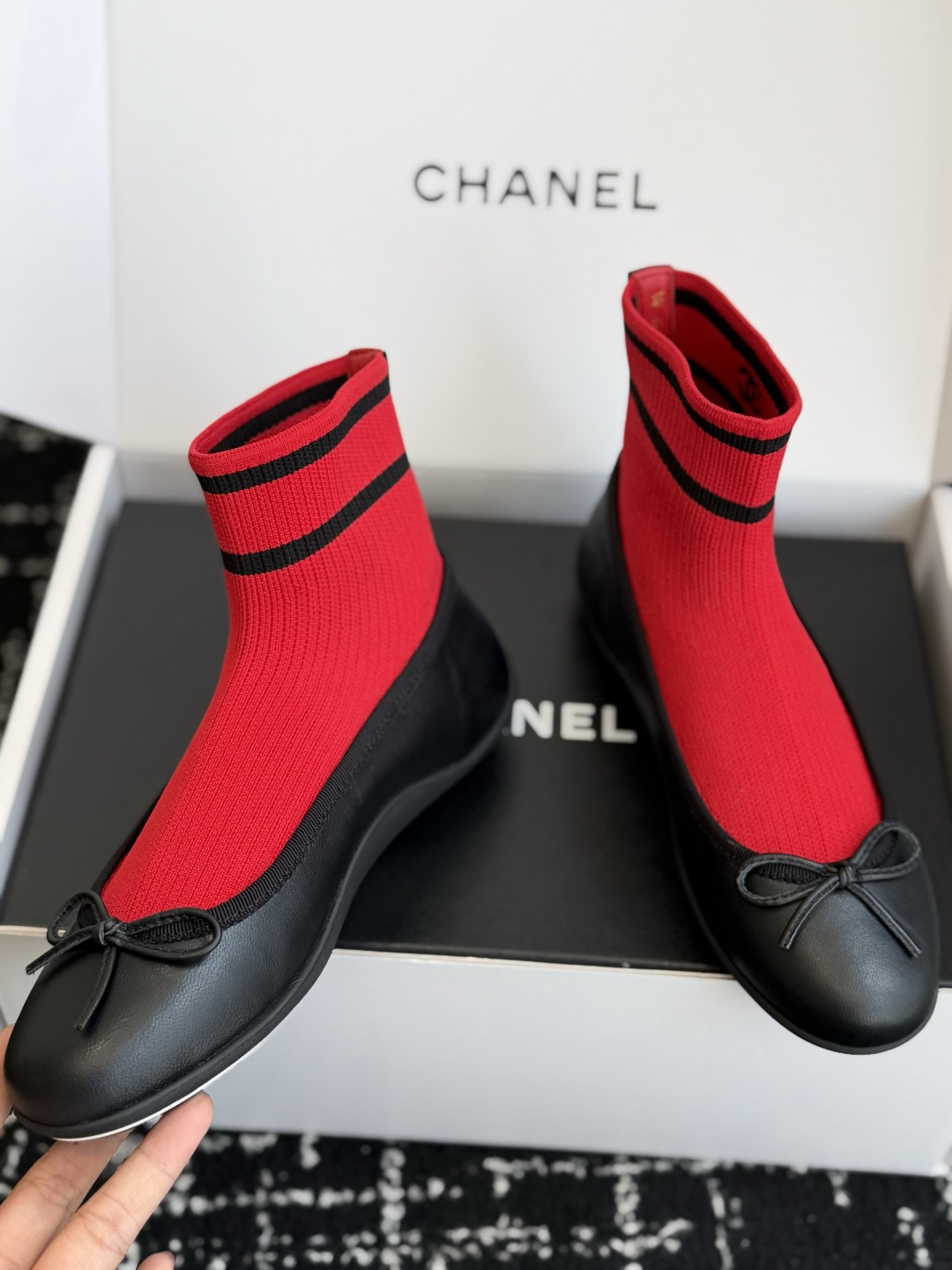 东莞代购级 CHANEL香奈儿2026 早秋新款圆头蝴蝶结袜套芭蕾舞鞋 这双把优雅刻在骨子里的Chanel袜靴!经典黑 东莞代购级 CHANEL香奈儿2026 早秋新款圆头蝴蝶结袜套芭蕾舞鞋 这双把优雅刻在骨子里的Chanel袜靴!经典黑