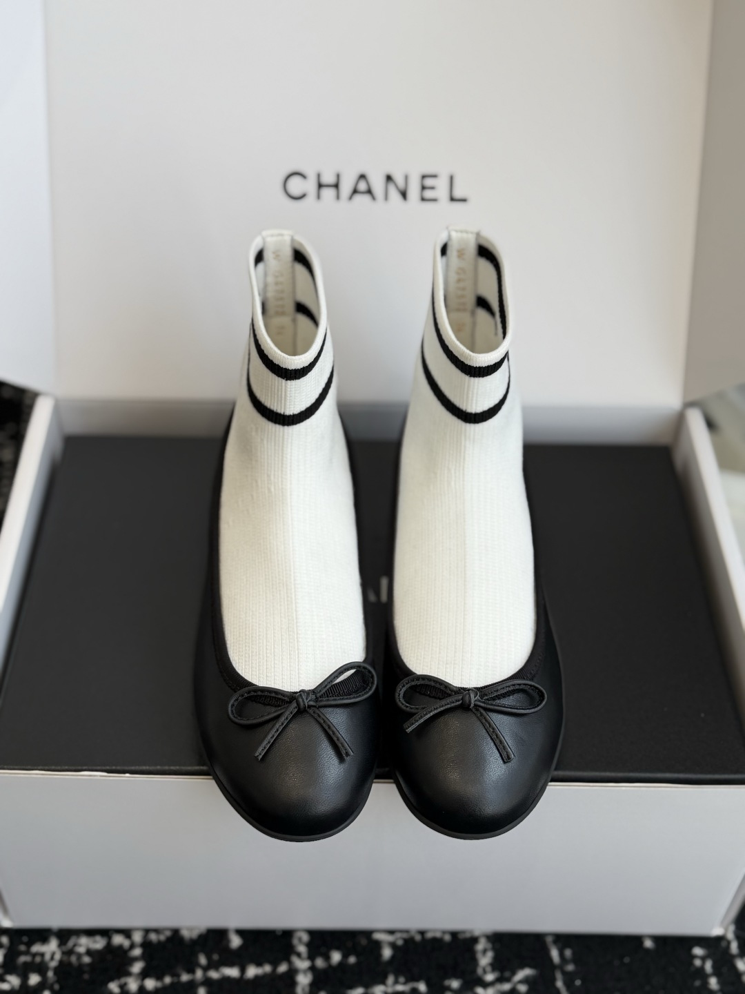东莞代购级 CHANEL香奈儿2026 早秋新款圆头蝴蝶结袜套芭蕾舞鞋  这双把优雅刻在骨子里的Chanel袜靴！经典黑