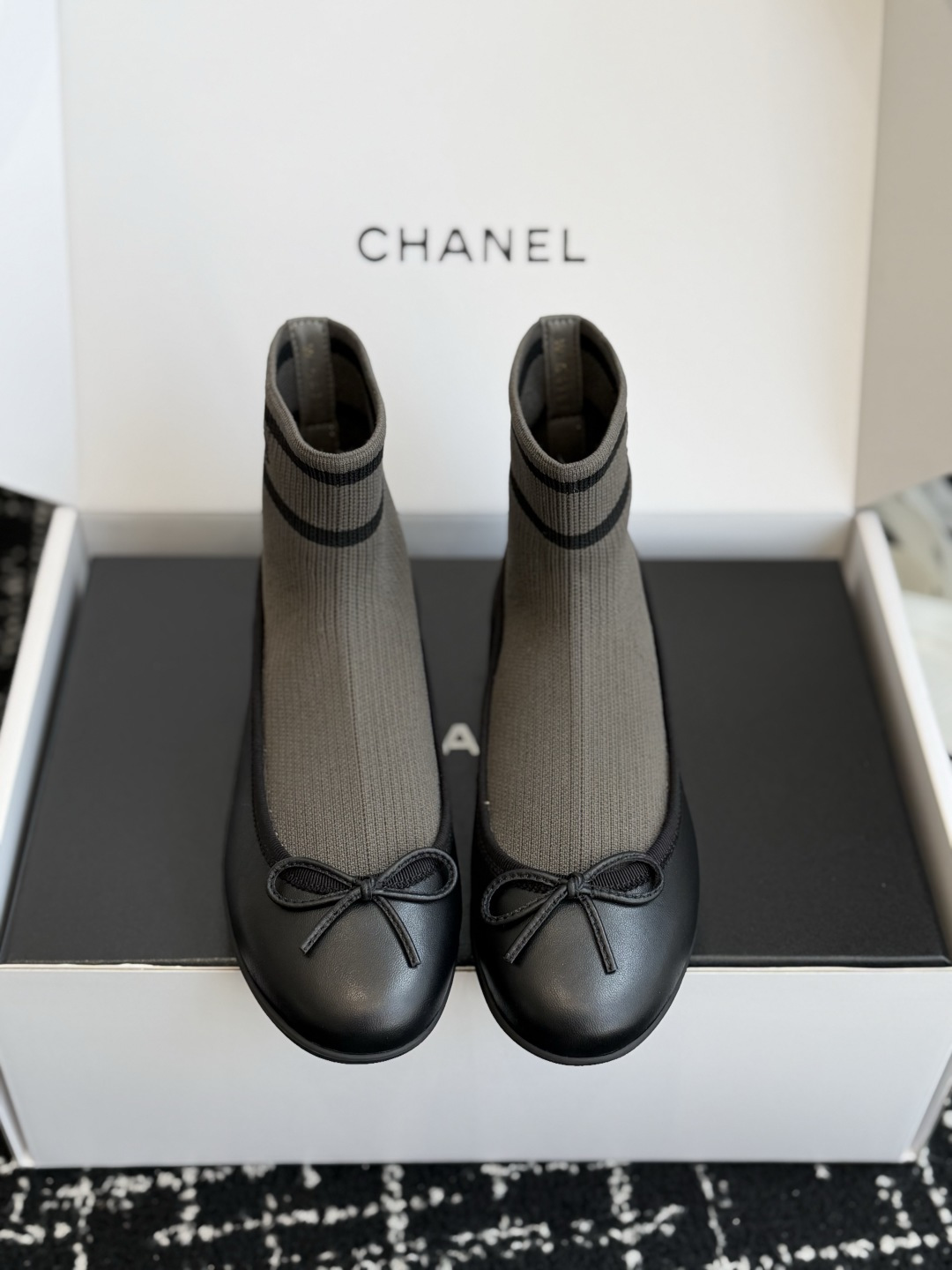 东莞代购级 CHANEL香奈儿2026 早秋新款圆头蝴蝶结袜套芭蕾舞鞋  这双把优雅刻在骨子里的Chanel袜靴！经典黑