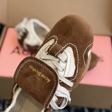 代购级 Acne Studios 26ss 秋季新款走秀款芭蕾鞋 可以说每一双都是可以珍藏的鞋子 今年这款芭蕾鞋真的是 代购级 Acne Studios 26ss 秋季新款走秀款芭蕾鞋 可以说每一双都是可以珍藏的鞋子 今年这款芭蕾鞋真的是
