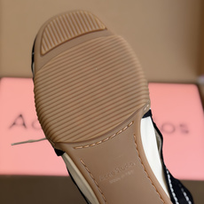 代购级 Acne Studios 26ss 秋季新款走秀款芭蕾鞋 可以说每一双都是可以珍藏的鞋子 今年这款芭蕾鞋真的是 代购级 Acne Studios 26ss 秋季新款走秀款芭蕾鞋 可以说每一双都是可以珍藏的鞋子 今年这款芭蕾鞋真的是