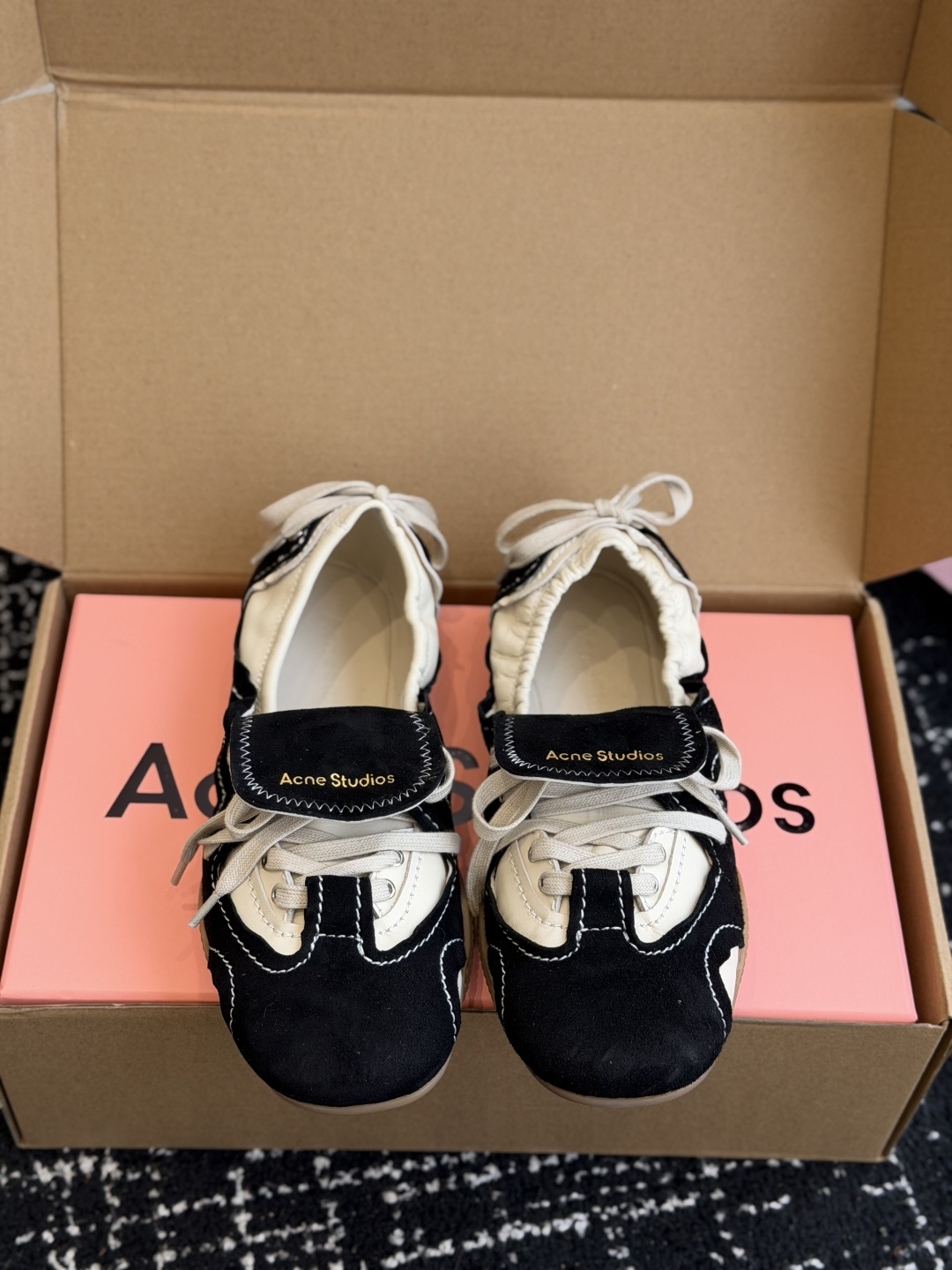 代购级  Acne Studios 26ss 秋季新款走秀款芭蕾鞋 可以说每一双都是可以珍藏的鞋子 今年这款芭蕾鞋真的是