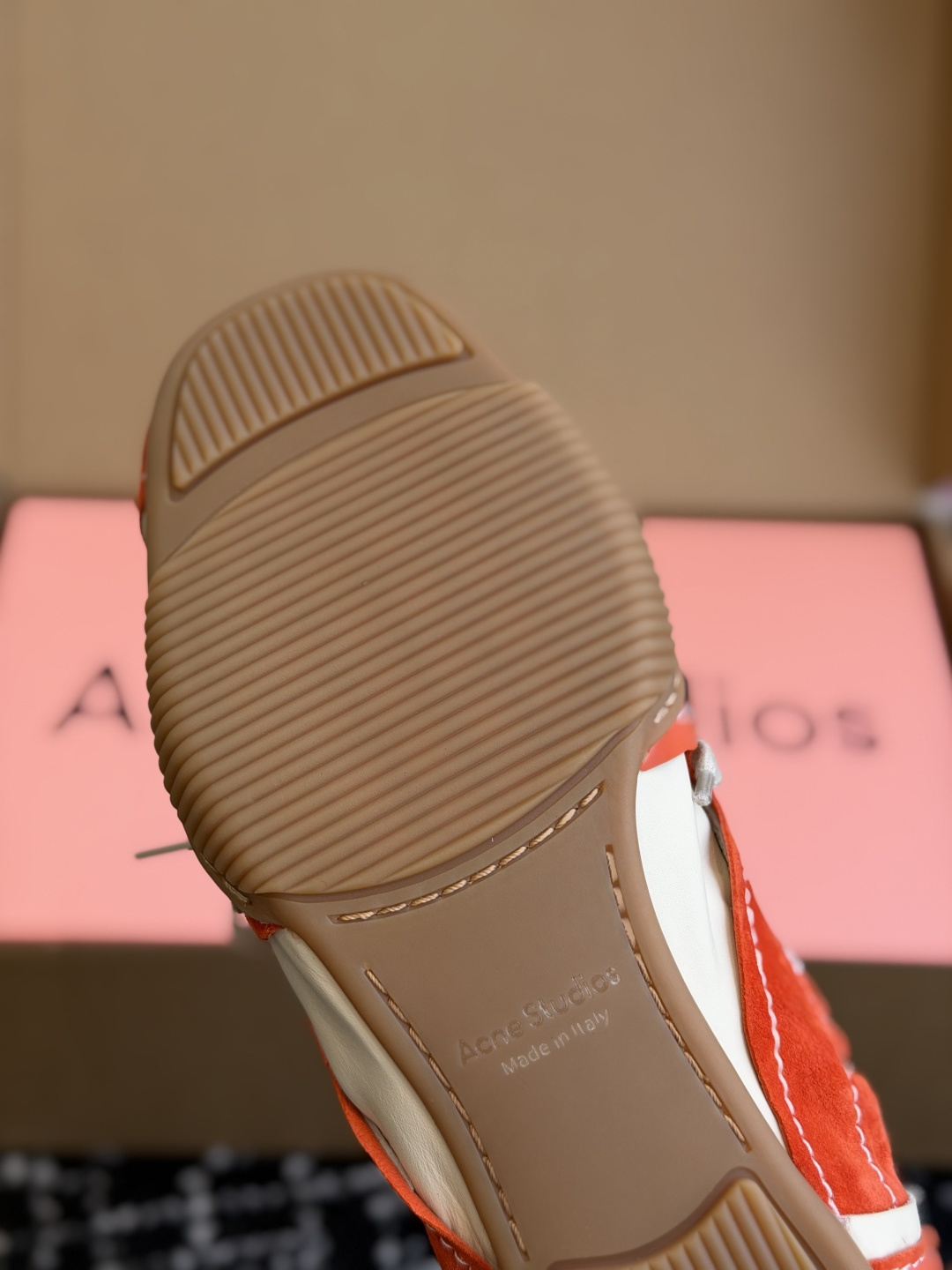 代购级 Acne Studios 26ss 秋季新款走秀款芭蕾鞋 可以说每一双都是可以珍藏的鞋子 今年这款芭蕾鞋真的是 代购级 Acne Studios 26ss 秋季新款走秀款芭蕾鞋 可以说每一双都是可以珍藏的鞋子 今年这款芭蕾鞋真的是