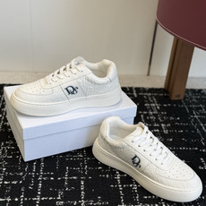 代购级Dior26ss早秋新款休闲厚底板鞋 自带慵懒松弛日常氛围感,拼接鞋头丰富层次,立体字母标识点缀鞋身,星星鞋带细节 代购级Dior26ss早秋新款休闲厚底板鞋 自带慵懒松弛日常氛围感,拼接鞋头丰富层次,立体字母标识点缀鞋身,星星鞋带细节