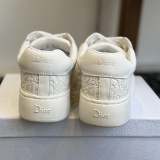 代购级Dior26ss早秋新款休闲厚底板鞋 自带慵懒松弛日常氛围感,拼接鞋头丰富层次,立体字母标识点缀鞋身,星星鞋带细节 代购级Dior26ss早秋新款休闲厚底板鞋 自带慵懒松弛日常氛围感,拼接鞋头丰富层次,立体字母标识点缀鞋身,星星鞋带细节