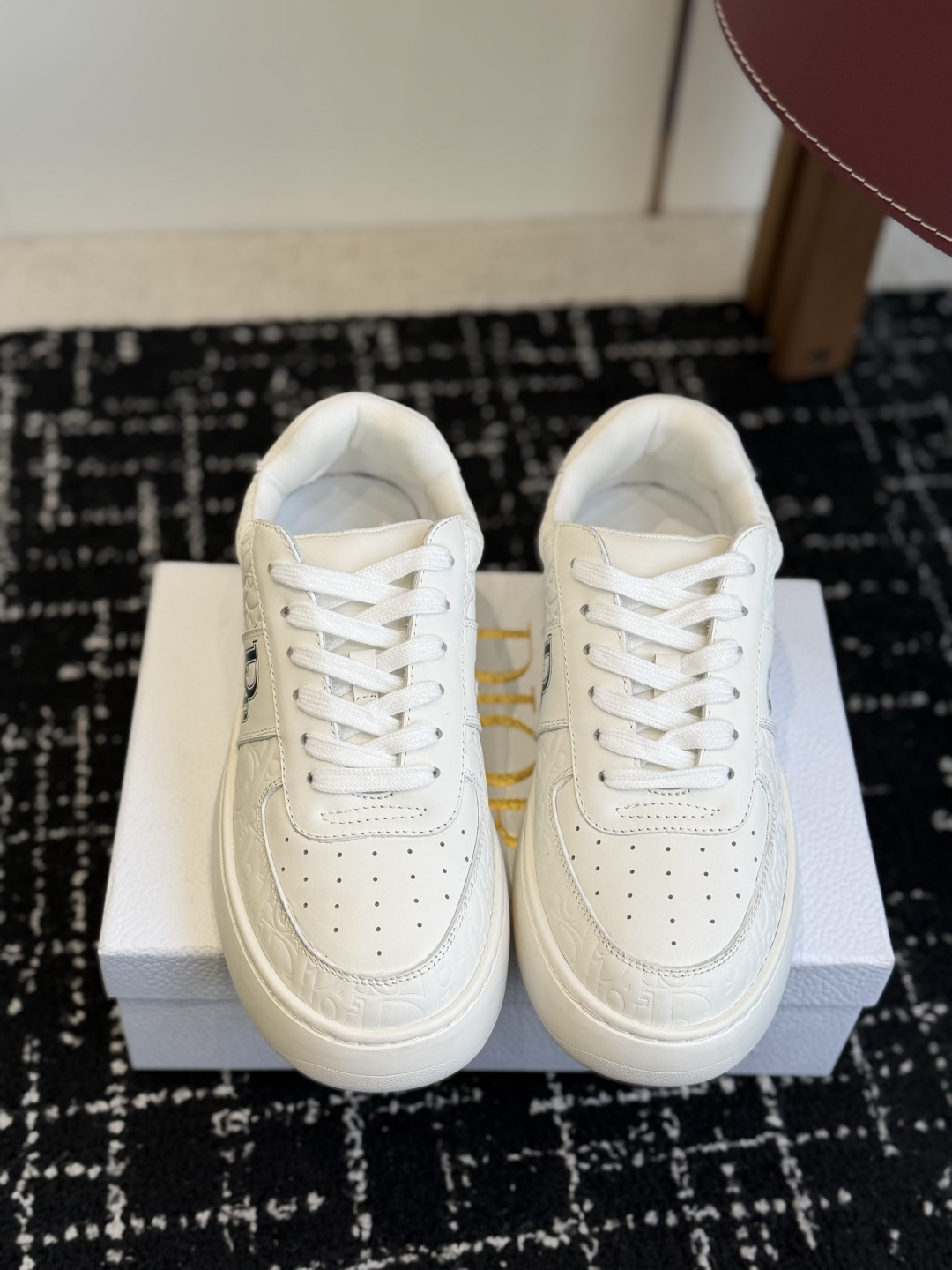 代购级Dior26ss早秋新款休闲厚底板鞋 自带慵懒松弛日常氛围感，拼接鞋头丰富层次，立体字母标识点缀鞋身，星星鞋带细节