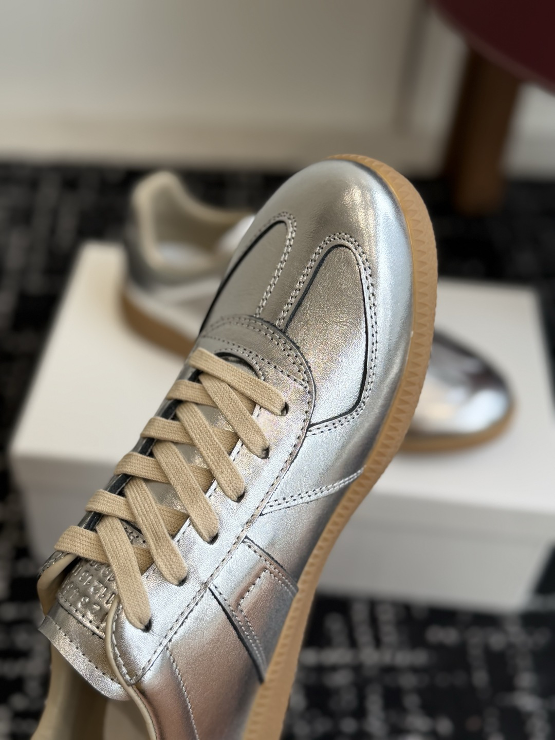 代购级(男码) MaisonMargiela MM6 马吉拉 26新色 情侣款 德训鞋 休闲 运动鞋 原版购入开发 做 代购级(男码) MaisonMargiela MM6 马吉拉 26新色 情侣款 德训鞋 休闲 运动鞋 原版购入开发 做